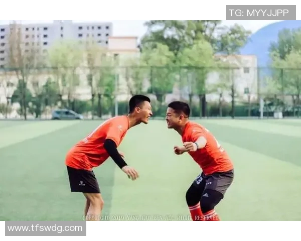 足球明星倾情创作的动人旋律与激情四溢的赛场故事交织的音乐之旅